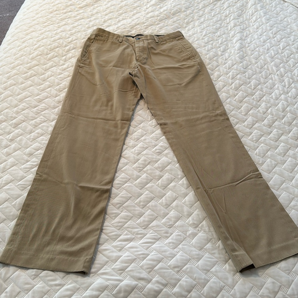 Eddie Bauer Wrinkle Free Classic Fit Chinos - size 32/32
